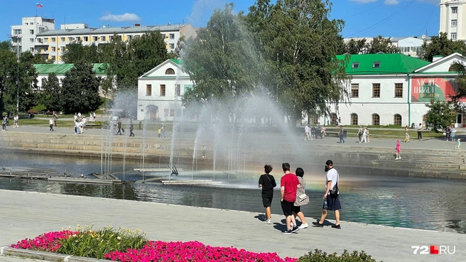 Цветы, фонтаны, деревья&nbsp;— и такого в центре города огромное множество | Источник: Дарья Макеева