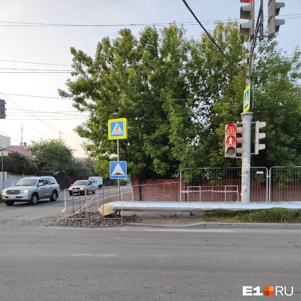 Если все пойдет по плану, до сентября их уберут | Источник: Читатель E1.RU