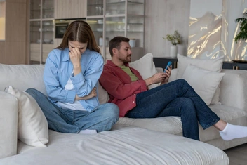 «Муж днями не разговаривает со мной после ссоры. Зачем мне такая жизнь?»