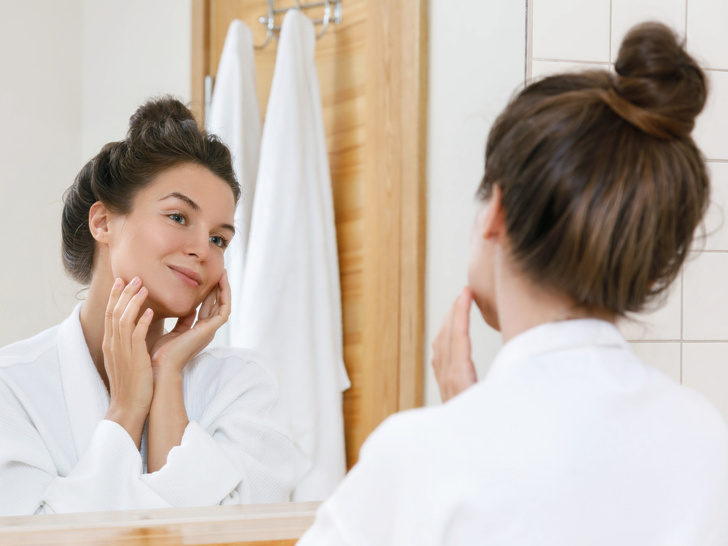 Можно ли наносить крем для тела на лицо: 6 последствий, о которых нужно знать заранее