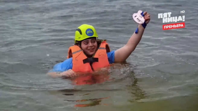 Лола решила рискнуть и урвала сразу килограмм | Источник: кадр из шоу «Большие девочки» (16+), телеканал «Пятница!», 2025 год