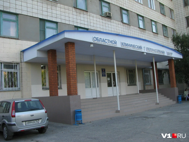 Очень добрыми и теплыми словами вспоминают многие пациентки прежнего главврача Михаила Кириченко | Источник: Константин Завриков / V1.RU