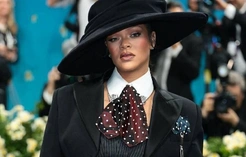 Главная сенсация Met Gala: Рианна сообщила о третьей беременности