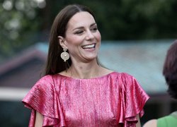Королева иронии: почему Кейт Миддлтон так часто носит платья бренда «Жена вампира» (и что она хочет этим сказать)