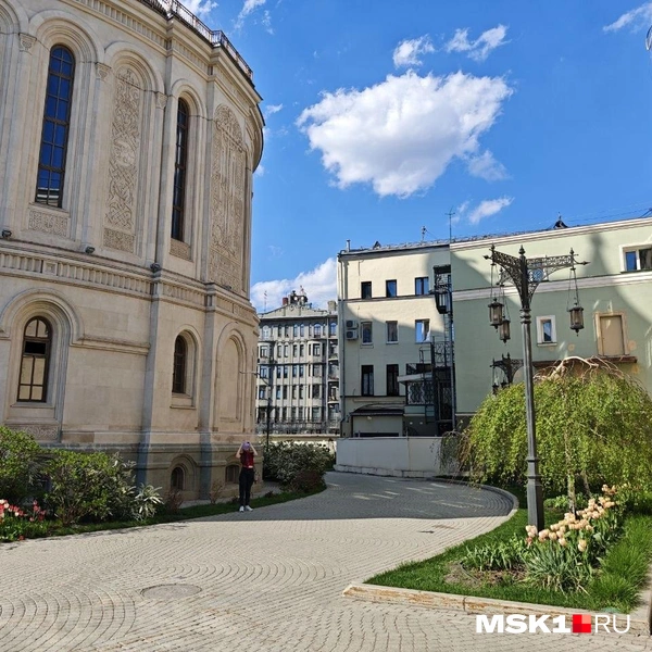 Тихий двор при храме | Источник: Анастасия Харитонова / MSK1.RU