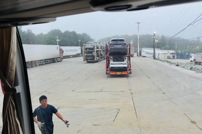В пробке у Краскино пассажирам запрещали выходить из автобуса