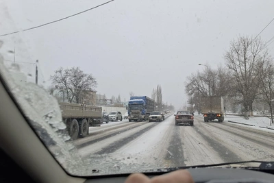 Волгоград заполнили фуры несмотря на запрет из-за снегопада