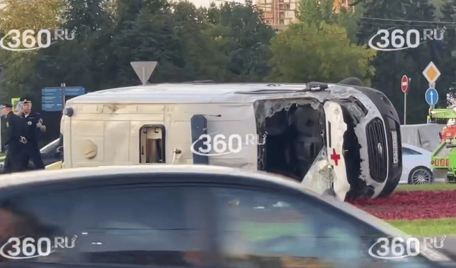 Три человека пострадали в ДТП со скорой на Кутузовском проспекте в Москве | Источник: 360.ru / T.me