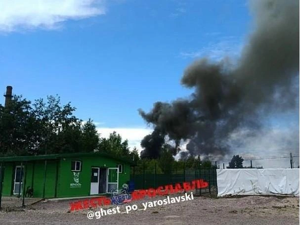 Во Фрунзенском районе Ярославля загорелся склад | Источник: Жесть Ярославль / MAX