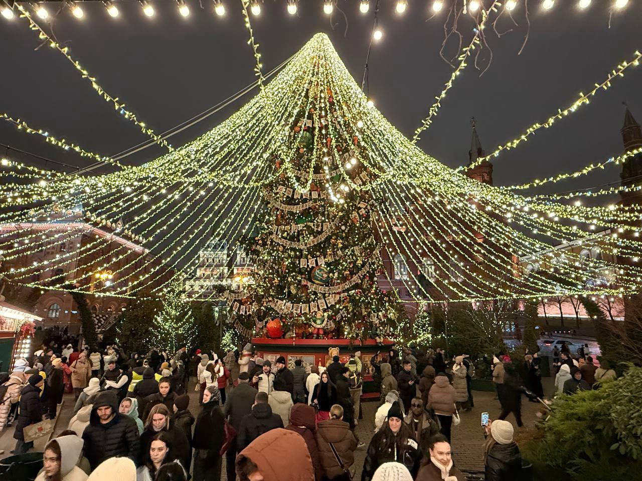 Центр Москвы преобразился к Новому году