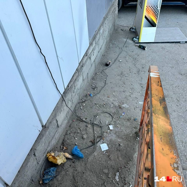 Снаружи мусор | Источник: Илья Константинов / 14.RU