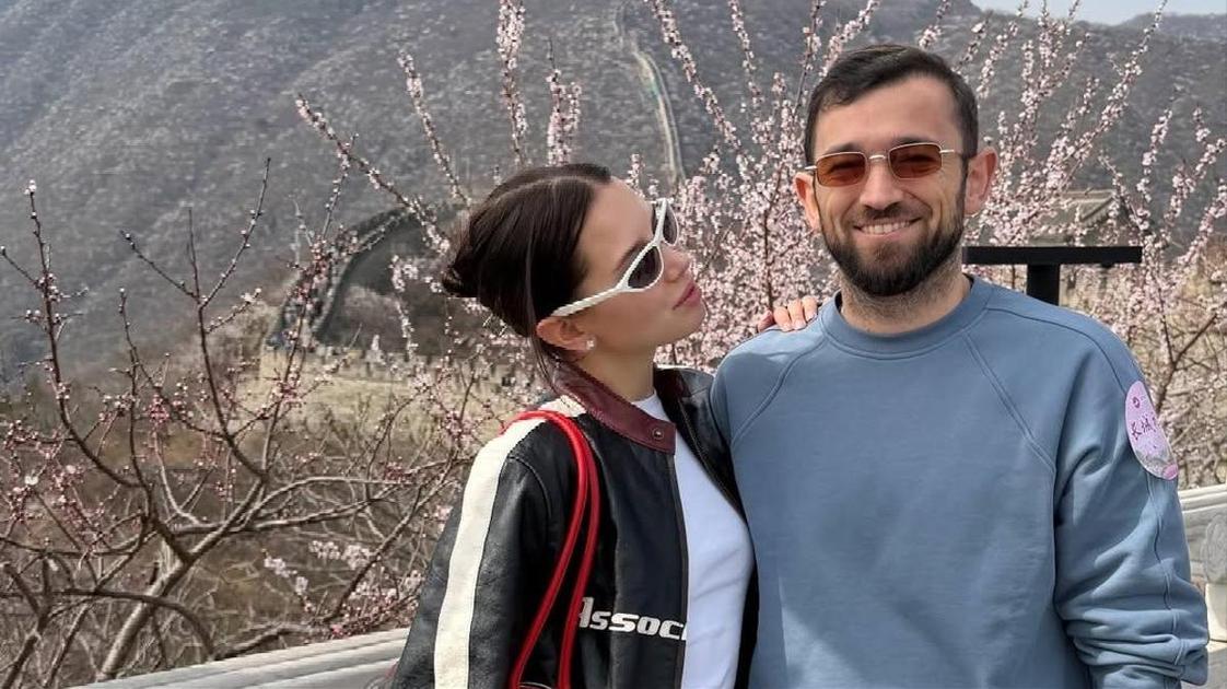 Репетиция медового месяца: Аврора Киба с новым парнем гуляет по-королевски в Пекине