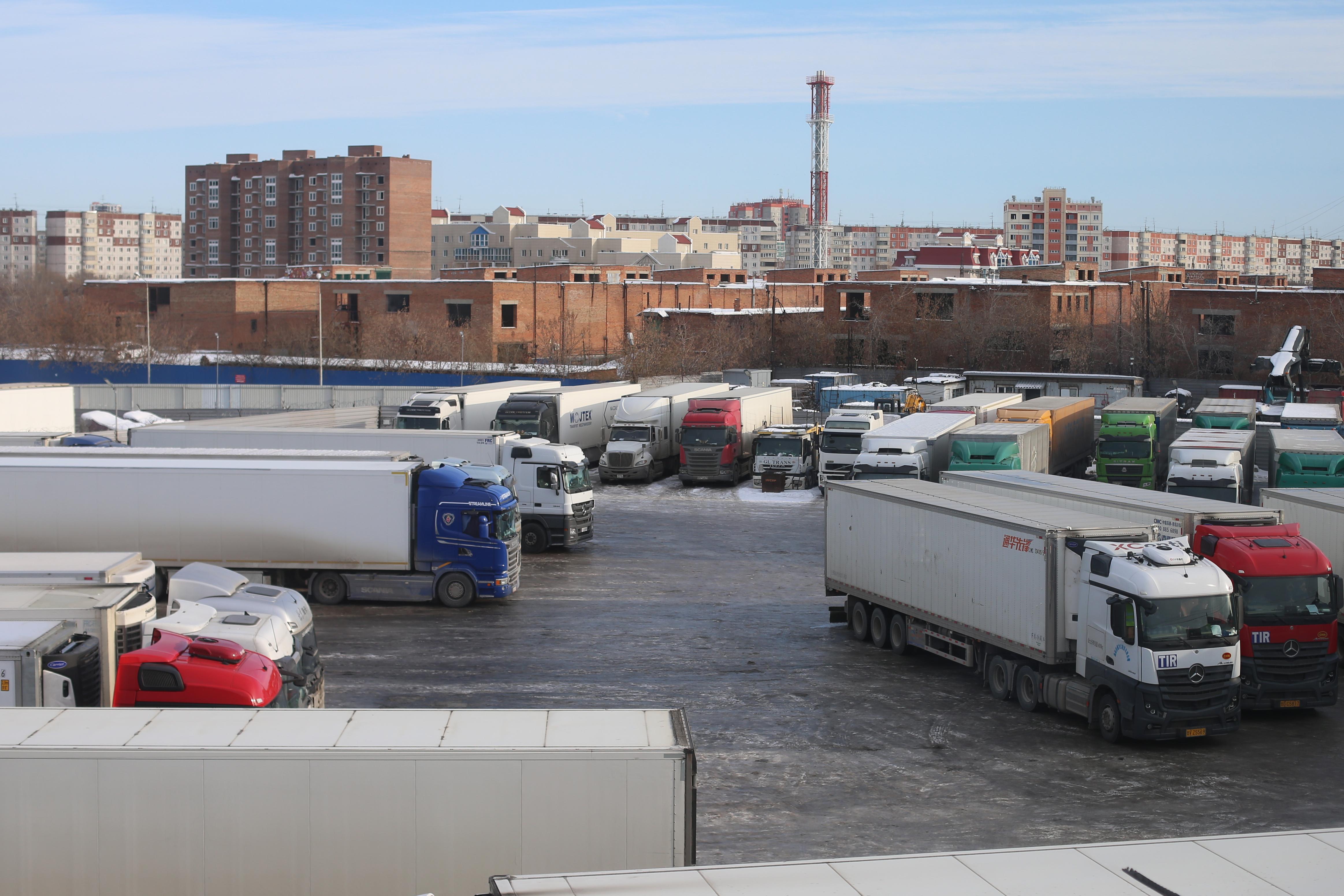 Грузовой перевал. Владельцы товаров по всей стране становятся заложниками разборок терпящих бедствие автотранспортных компаний