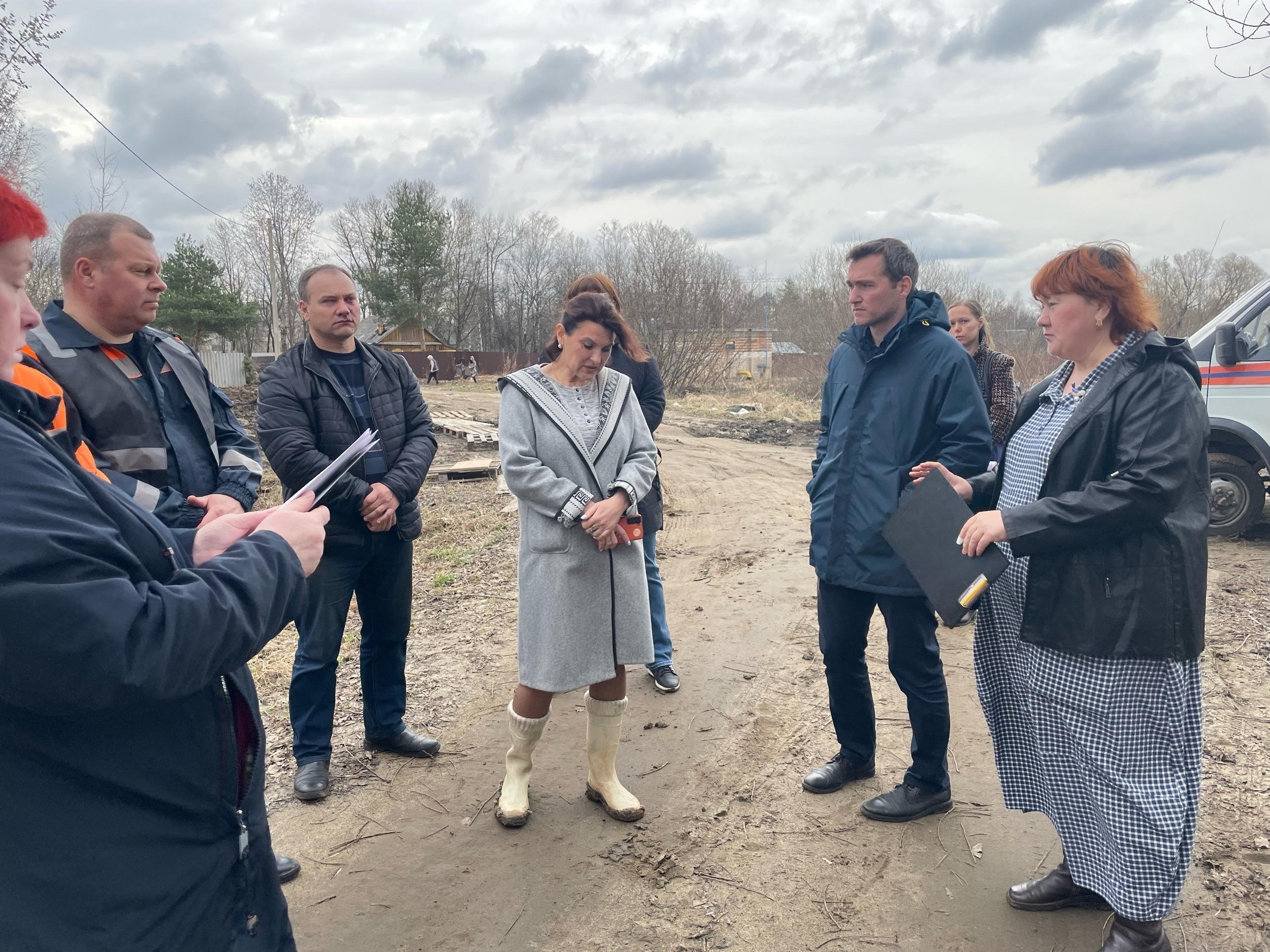 В Ярославле затопило частный сектор на Большой Норской улице, 37а: власти  пришли помогать жильцам - 12 апреля 2024 - 76.ру