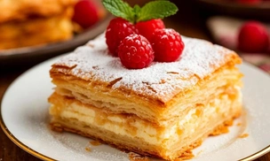 Гости ни кусочка не оставят: кондитер поделилась секретом идеального торта «Наполеон»