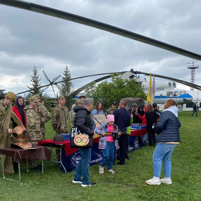 Похоже на урок ОБЖ на природе | Источник: «Парковый комплекс имени К. Г. Сахарова» / vk.com
