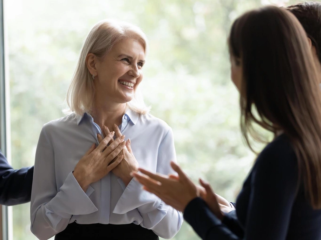 Поднимают самооценку: 5 знаков Зодиака, которые делают лучшие комплименты | marieclaire.ru