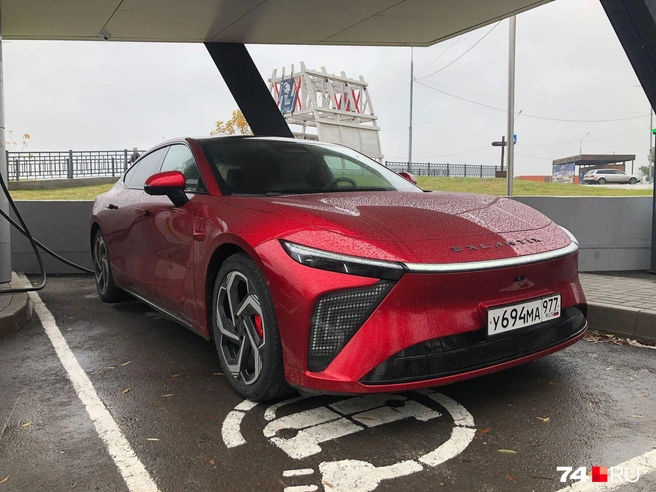 Exlantix ES можно не заряжать в принципе: даже с батареей, заряженной на 10–15%, он весьма шустрый, а возможностей генератора достаточно для поддержания заряда. Но, разумеется, летать по автобанам на 200 км/час гибриды не рождены | Источник: Артем Краснов