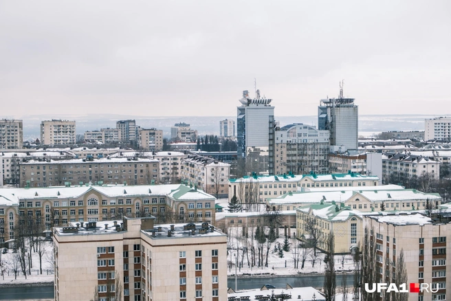 На первом плане общежития, а «КПД» без облицовки | Источник: Булат Салихов / UFA1.RU