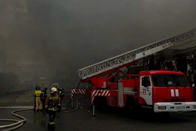 Во Владивостоке загорелась крыша дома на Уборевича