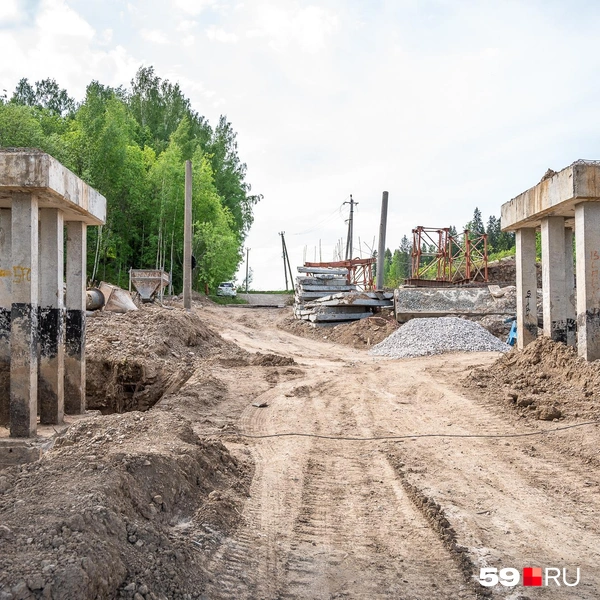Старые опоры зачистили, теперь их будут наращивать бетоном для увеличения прочности | Источник: Василина Любимова / 59.RU