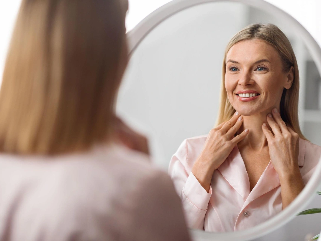 Никаких морщин: 8 способов сделать кожу шеи упругой и сияющей | marieclaire.ru