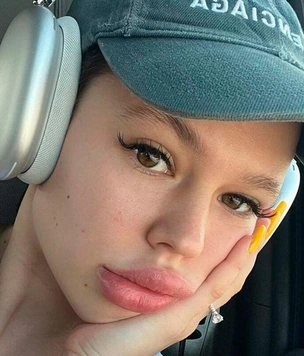 Инстасамка получила в подарок от мужа компьютер за 23 миллиона рублей