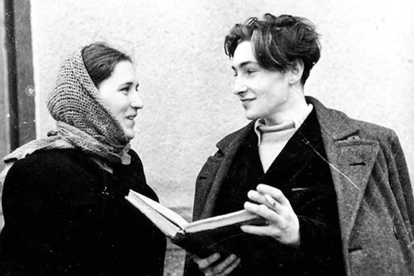 Нонна познакомилась с Вячеславом Тихоновым в 1947 году на съемках фильма «Молодая гвардия». Они прожили в браке 13 лет