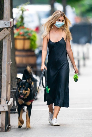 Эмили Ратажковски в Нью-Йорке | marieclaire.ru