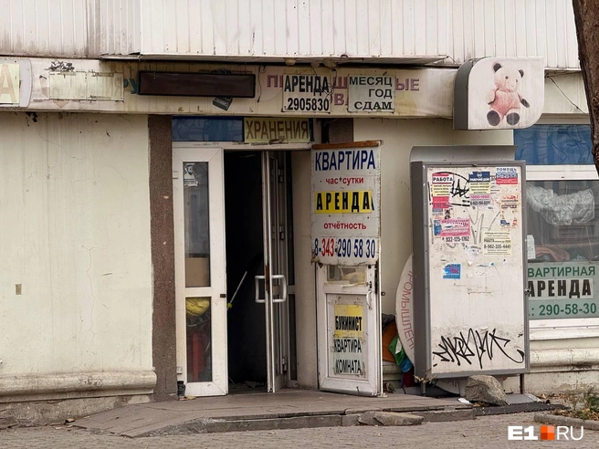 Недалеко от вокзала расположен грустный импровизированный отель | Источник: Дарья Костомина / E1.RU
