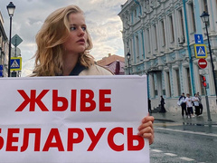 «Жыве Беларусь!»: Саша Бортич впервые появилась на публике после рождения первенца, чтобы поддержать сограждан