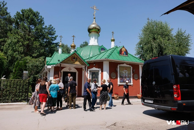 Отпевание прошло в больничном городке Волжского | Источник: Алексей Волхонский / V1.RU
