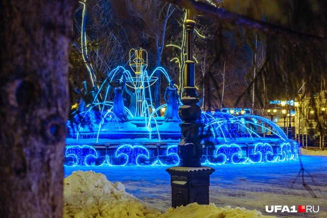 Сквер рядом с фонтаном | Источник: Булат Салихов