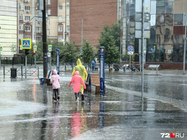 В субботу утром пошел дождь. Неприятная погода для праздника | Источник: Павел Красоткин / 72.RU