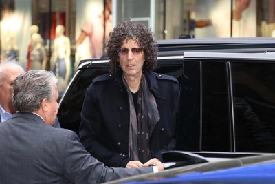 Говард Стерн обвинён в создании кошмарных условий для помощницы