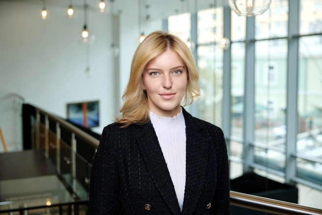 Ирина Гильдебрандт считает, что молодые люди часто выбирают общение в соцсетях вместо реальных встреч, потому как это подразумевает меньше ответственности | Источник: Артем Ганжа