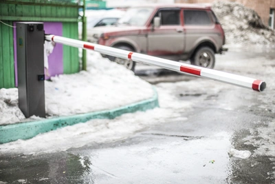На парковке «Плазмы» в Мурманске запустят шлагбаумы