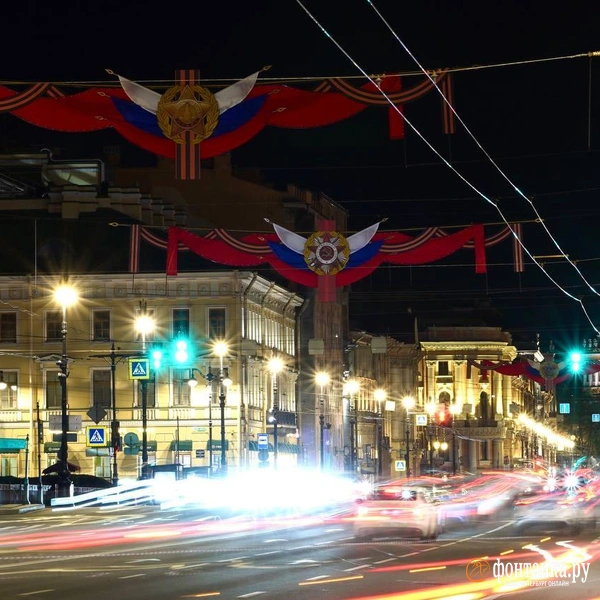 Невский проспект стал другим. Работы шли ночью | Источник: Павел Даиси / «Фонтанка.ру»