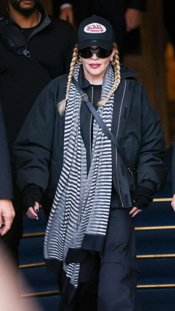 Раздает стиль: Мадонна появилась в ультрамодном образе — повторите его как можно скорее | marieclaire.ru