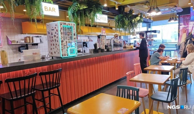 Свободные столики сегодня можно встретить и в популярной Chicko  | Источник: Стас Соколов/NGS.RU