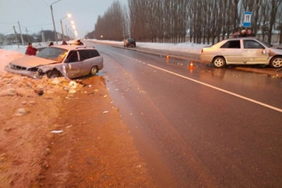 Четыре человека травмированы в аварии с иномарками в Добровском районе
