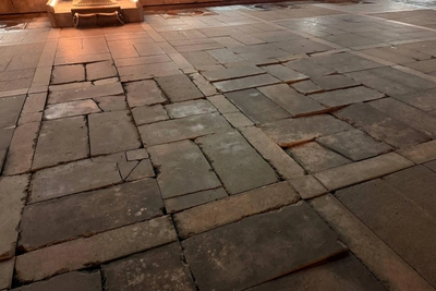 Плитка на Плотинке разрушилась, мэрия готовит новый проект