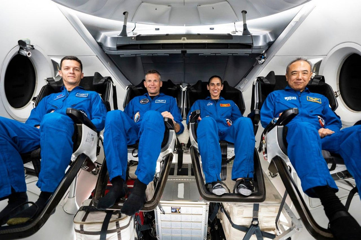 «На высоте 200 м сжимаем зубы и перестаем разговаривать»: что чувствуют космонавты во время возвращения на Землю