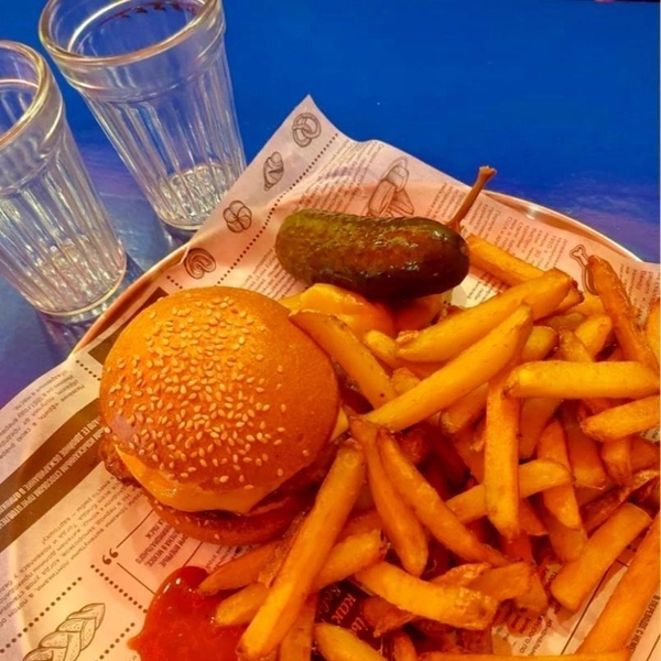 Теперь жители Рыбинска и туристы могут попробовать настоящую бельгийскую картошку фри | Источник: Ярослава