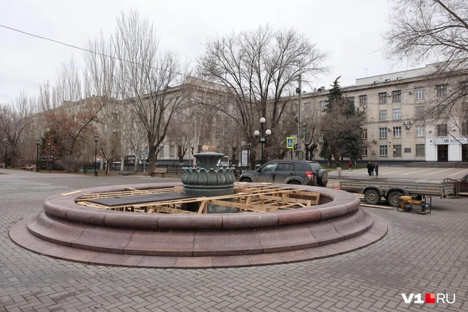 Волгоградцы переживают за судьбу фонтана | Источник: Алексей Волхонский / V1.RU
