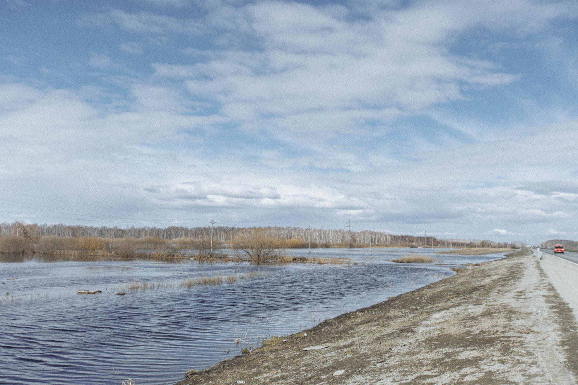 Полметра за сутки: в реки Тюменской области продолжает прибывать вода,  уровень воды в реке Тобол, вода в реке Ишим, какой уровень воды в Туре,  когда придет паводок, грозит ли наводнение Тюменской области -