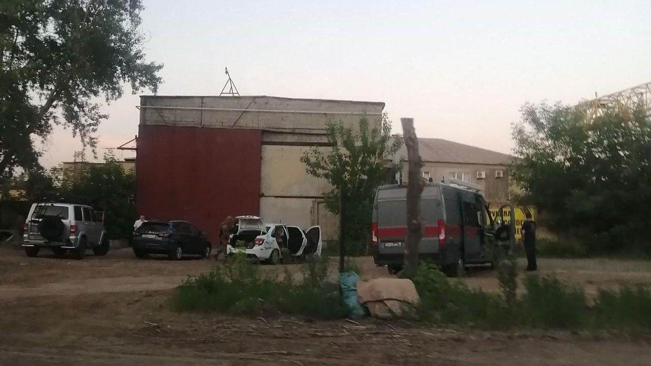 Силовики нагрянули на склад в Челябинске после сообщений военкоров, что на нем могли собирать дроны для атак на регионы России