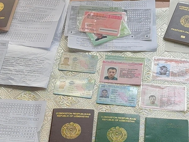 Документы иностранцев хранились у бригадира | Источник: УМВД по Екатеринбургу