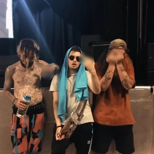 То самое фото с $uicideboy$ | Источник: fakepadillion / Instagram.com (деятельность организации запрещена на территории РФ)