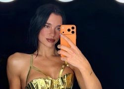 Цвет сезона — оранжевый, как и новый IPhone: 5 выигрышных сочетаний в одежде